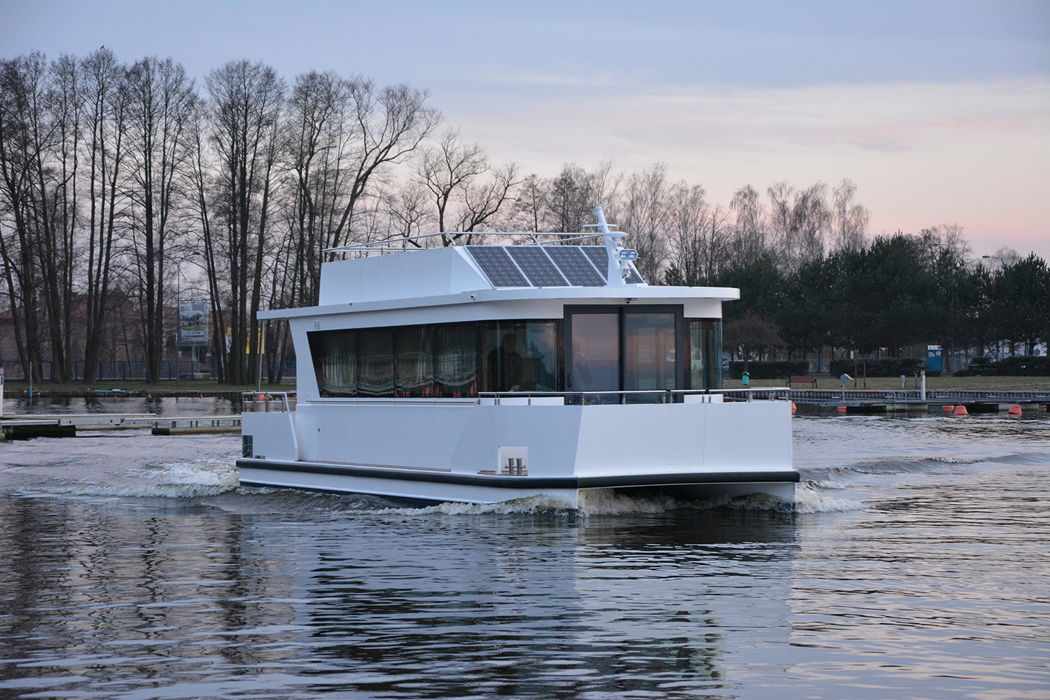 houseboat